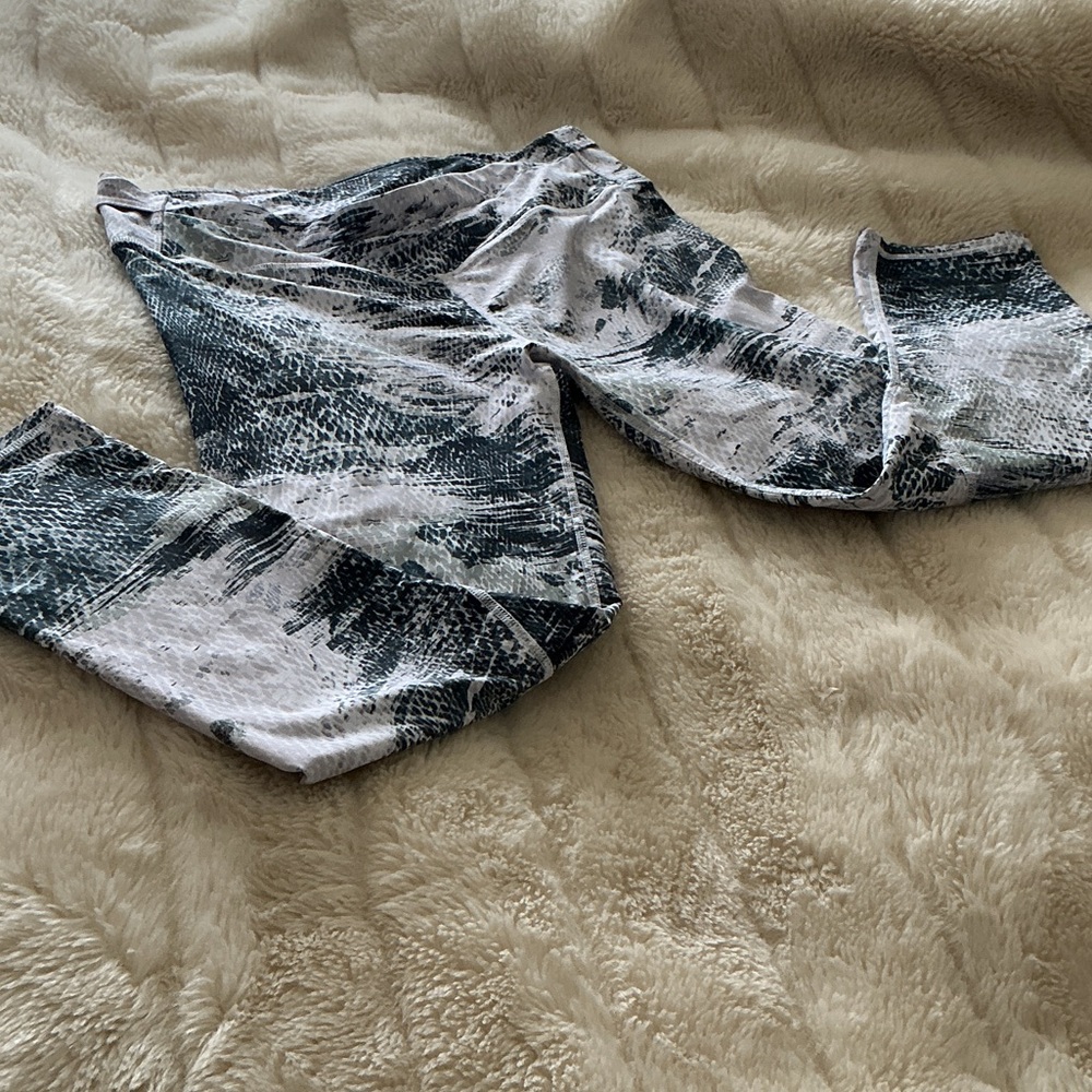 Abstract Patterned Leggings by FABLETICS